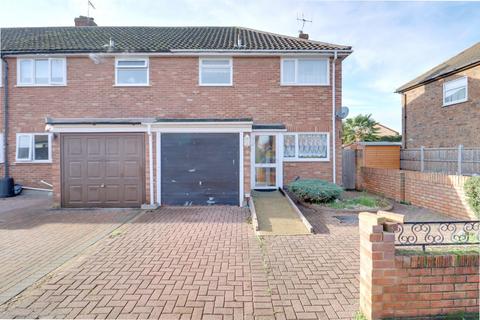3 bedroom end of terrace house for sale, Mygrove Gardens, Rainham RM13