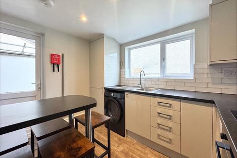 5 bedroom end of terrace house to rent, Pearl Street, Bristol BS3
