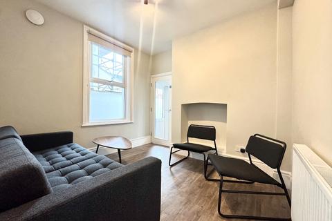 5 bedroom end of terrace house to rent, Pearl Street, Bristol BS3