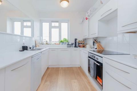2 bedroom flat to rent, Portobello Court, London W11