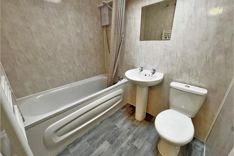 2 bedroom flat to rent, 9a Fairburn Drive, Garforth, Leeds, LS25 2AR