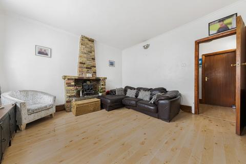 3 bedroom end of terrace house to rent, Oval Road, Croydon, CR0