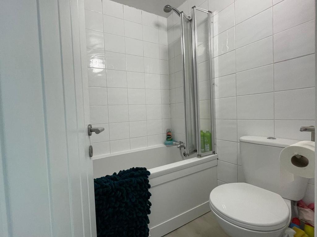 L - Bathroom