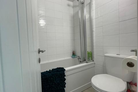 1 bedroom apartment to rent, Langley Road, ,
