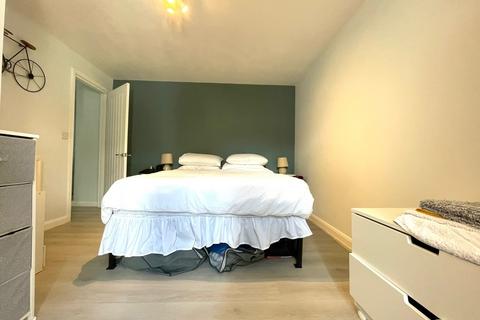 1 bedroom apartment to rent, Langley Road, ,