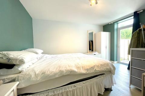 1 bedroom apartment to rent, Langley Road, ,