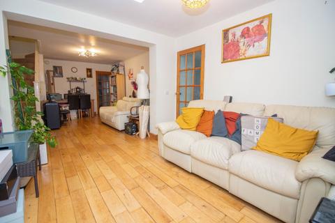 2 bedroom semi-detached house for sale, Furze Close, Watford, WD19
