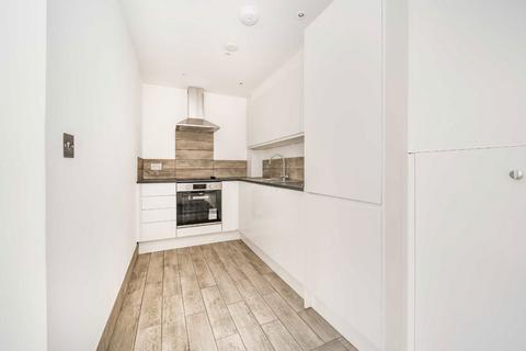 2 bedroom house to rent, Sellincourt Road, London SW17