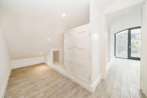2 bedroom house to rent, Sellincourt Road, London SW17