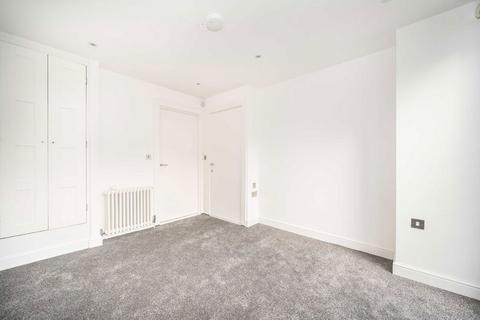 2 bedroom house to rent, Sellincourt Road, London SW17