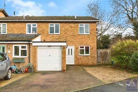 3 bedroom end of terrace house for sale, Hilltop Avenue, Buckinghamshire MK18