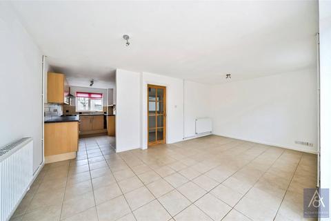 3 bedroom end of terrace house for sale, Hilltop Avenue, Buckinghamshire MK18