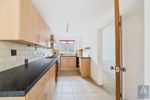 3 bedroom end of terrace house for sale, Hilltop Avenue, Buckinghamshire MK18