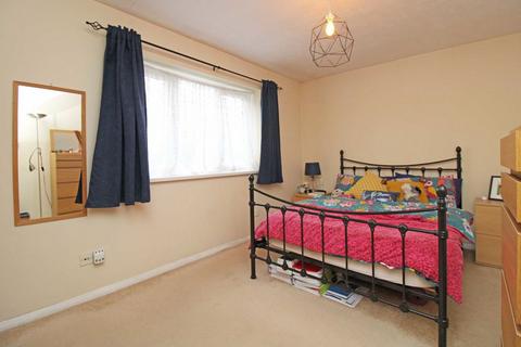 2 bedroom flat to rent, Bromyard Avenue, London W3