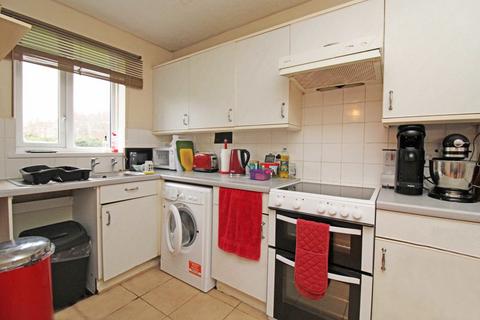 2 bedroom flat to rent, Bromyard Avenue, London W3