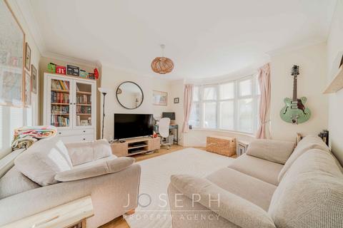 3 bedroom semi-detached house for sale, Colchester Road, Ipswich, IP4