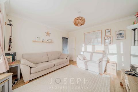3 bedroom semi-detached house for sale, Colchester Road, Ipswich, IP4