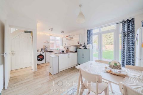 3 bedroom semi-detached house for sale, Colchester Road, Ipswich, IP4