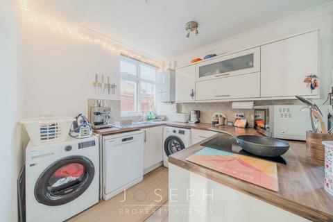 3 bedroom semi-detached house for sale, Colchester Road, Ipswich, IP4