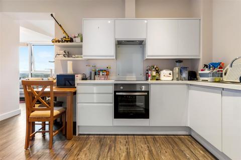 2 bedroom flat for sale, Skyline Apartments 1 The Causeway, Goring-By-Sea, Worthing
