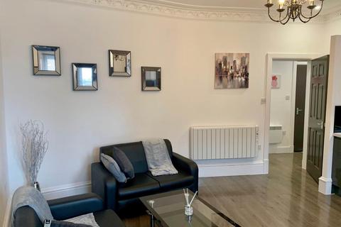 2 bedroom flat to rent, Forest Park Road, Dundee,
