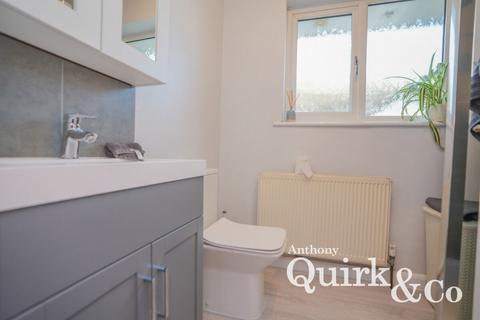 6 bedroom detached house for sale, Barbara Avenue, Canvey Island, SS8