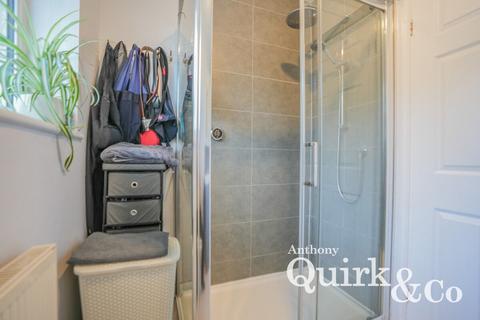 6 bedroom detached house for sale, Barbara Avenue, Canvey Island, SS8