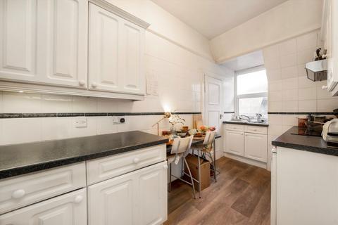 undefined, Kings Avenue, London N10