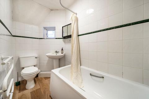 undefined, Kings Avenue, London N10