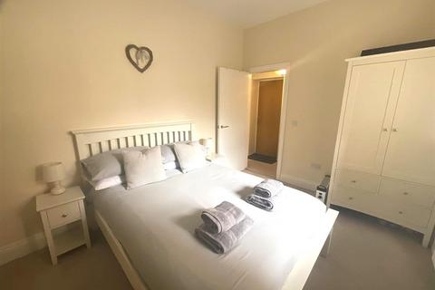 2 bedroom property to rent, Esplanade Gardens, Scarborough, YO11