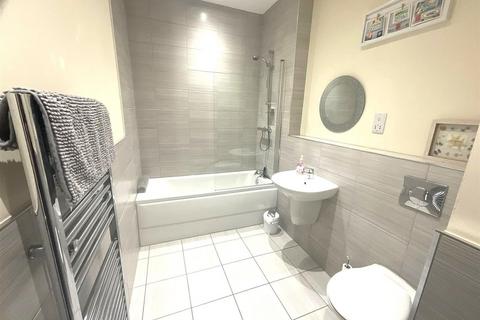 2 bedroom property to rent, Esplanade Gardens, Scarborough, YO11
