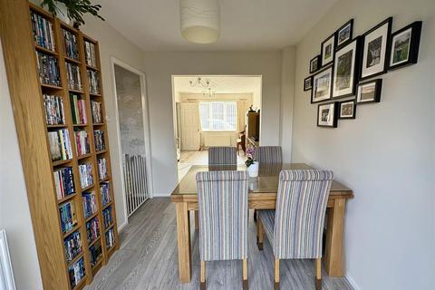 3 bedroom detached house for sale, Park Close, Calne