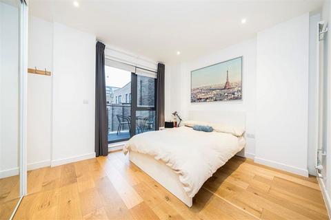2 bedroom flat for sale, Waleorde Road, London SE17