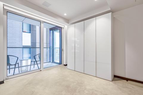 2 bedroom flat to rent, Earls Way, London, SE1.