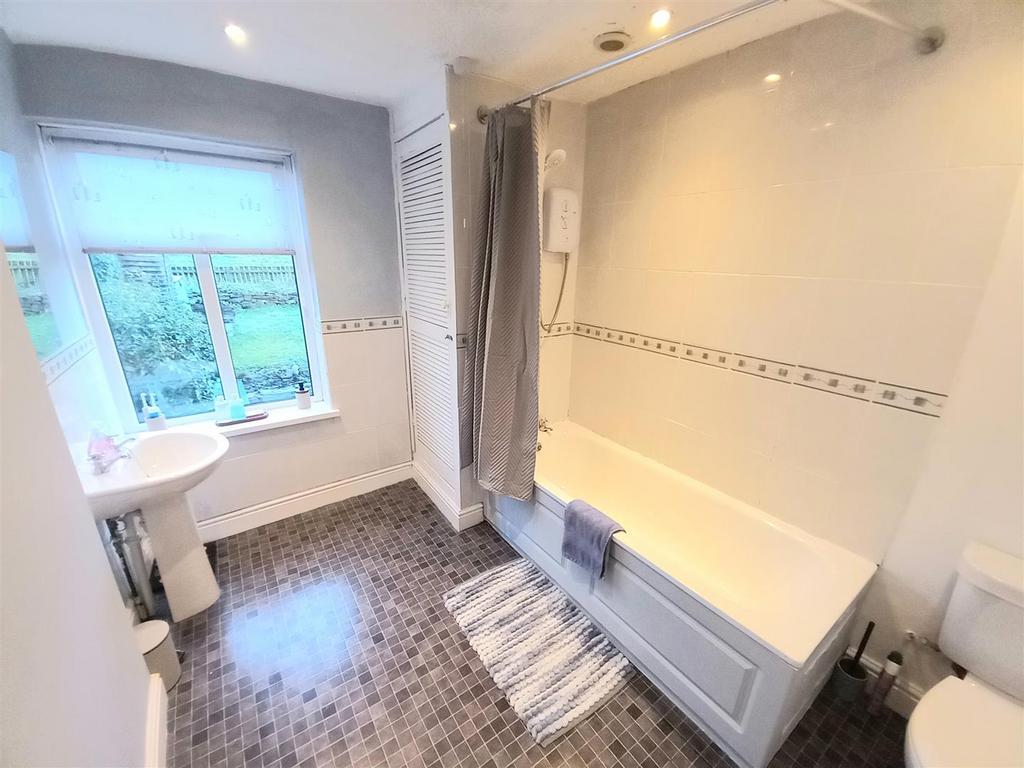 Fieldview Bathroom 1.jpg
