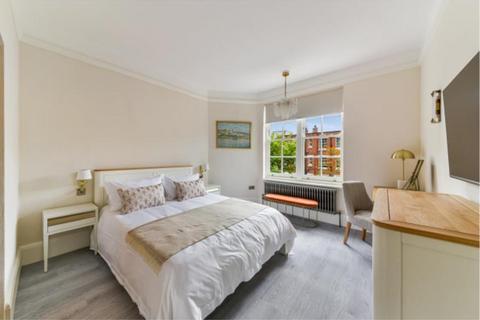 2 bedroom flat to rent, Grove Court, 24 Grove End Road, London, NW8