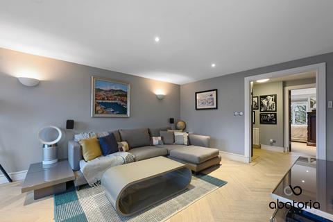 2 bedroom apartment for sale, Kingsbridge Court, 1 Dockers Tanner Road, Docklands, London, E14