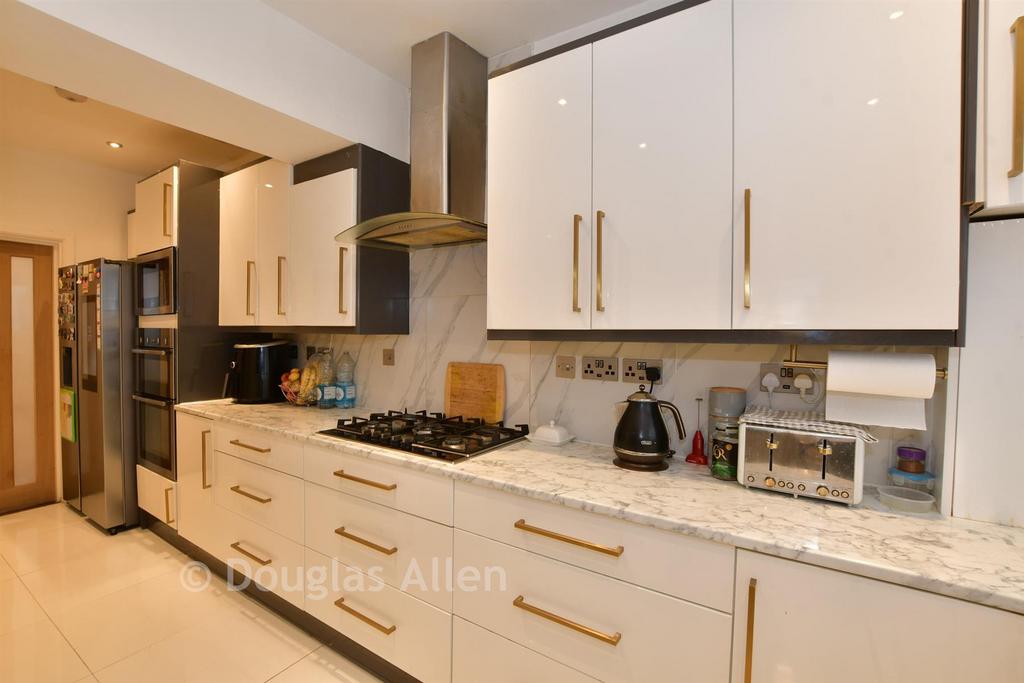 Kitchen/Dining Area