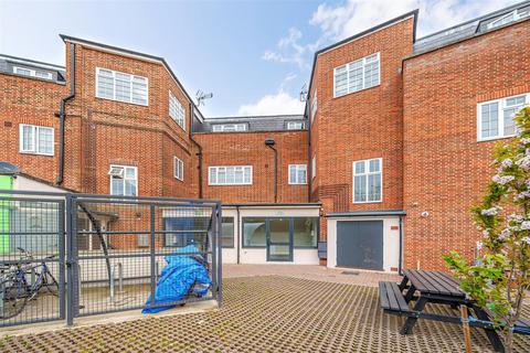 2 bedroom flat to rent, 131B Manor Drive North, Malden Manor KT3