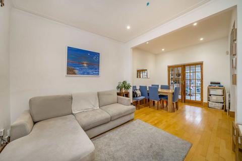 2 bedroom terraced house to rent, Hartfield Crescent, London SW19