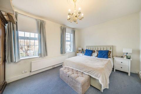 2 bedroom terraced house to rent, Hartfield Crescent, London SW19