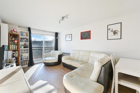 2 bedroom house for sale, Station Approach, Epsom