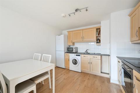 2 bedroom house for sale, Station Approach, Epsom