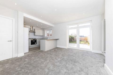 3 bedroom house to rent, Dawnay Road, London SW18