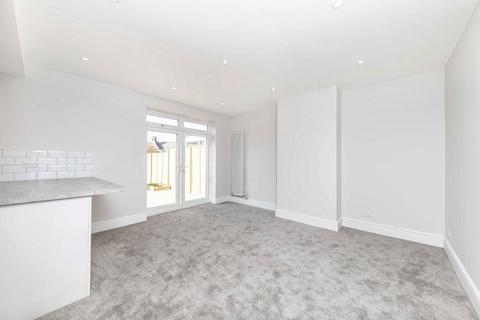 3 bedroom house to rent, Dawnay Road, London SW18