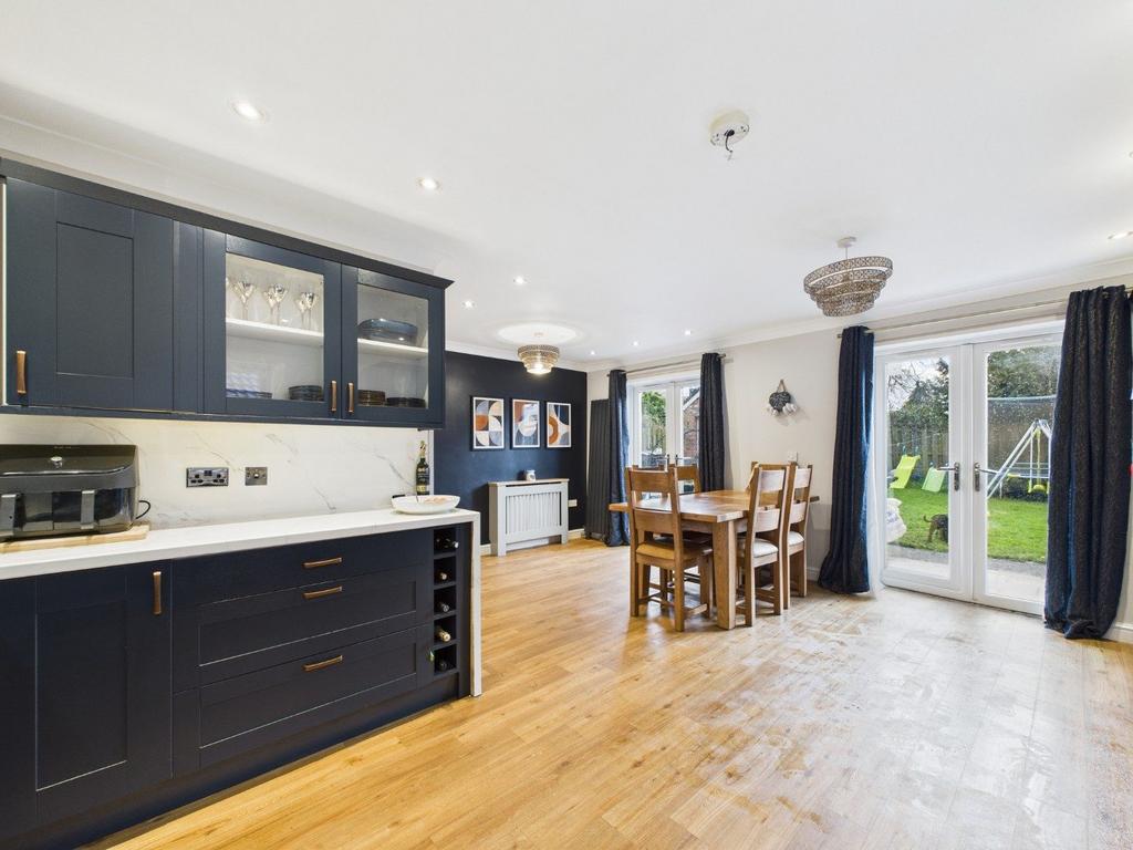 Kitchen/Dining Area