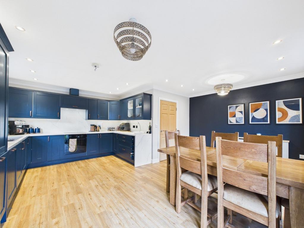 Kitchen/Dining Area