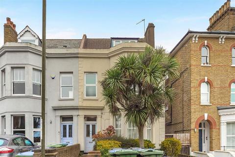 3 bedroom flat for sale, Eglinton Hill, LONDON SE18