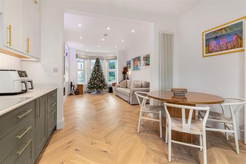 3 bedroom flat for sale, Eglinton Hill, LONDON SE18