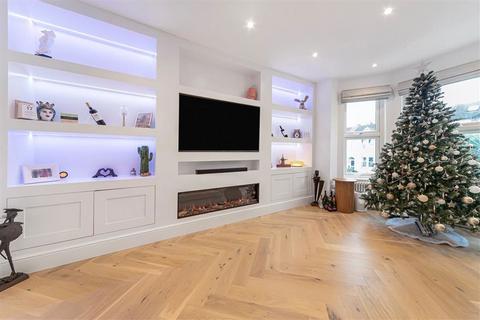 3 bedroom flat for sale, Eglinton Hill, LONDON SE18